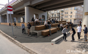 street furniture, bench, seating, solar, kłoda, solarna listwa smartbeam, trybuna