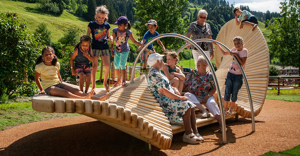 gatumöbler, moveart, playsculptures® - ławki-rzeźby na place zabaw